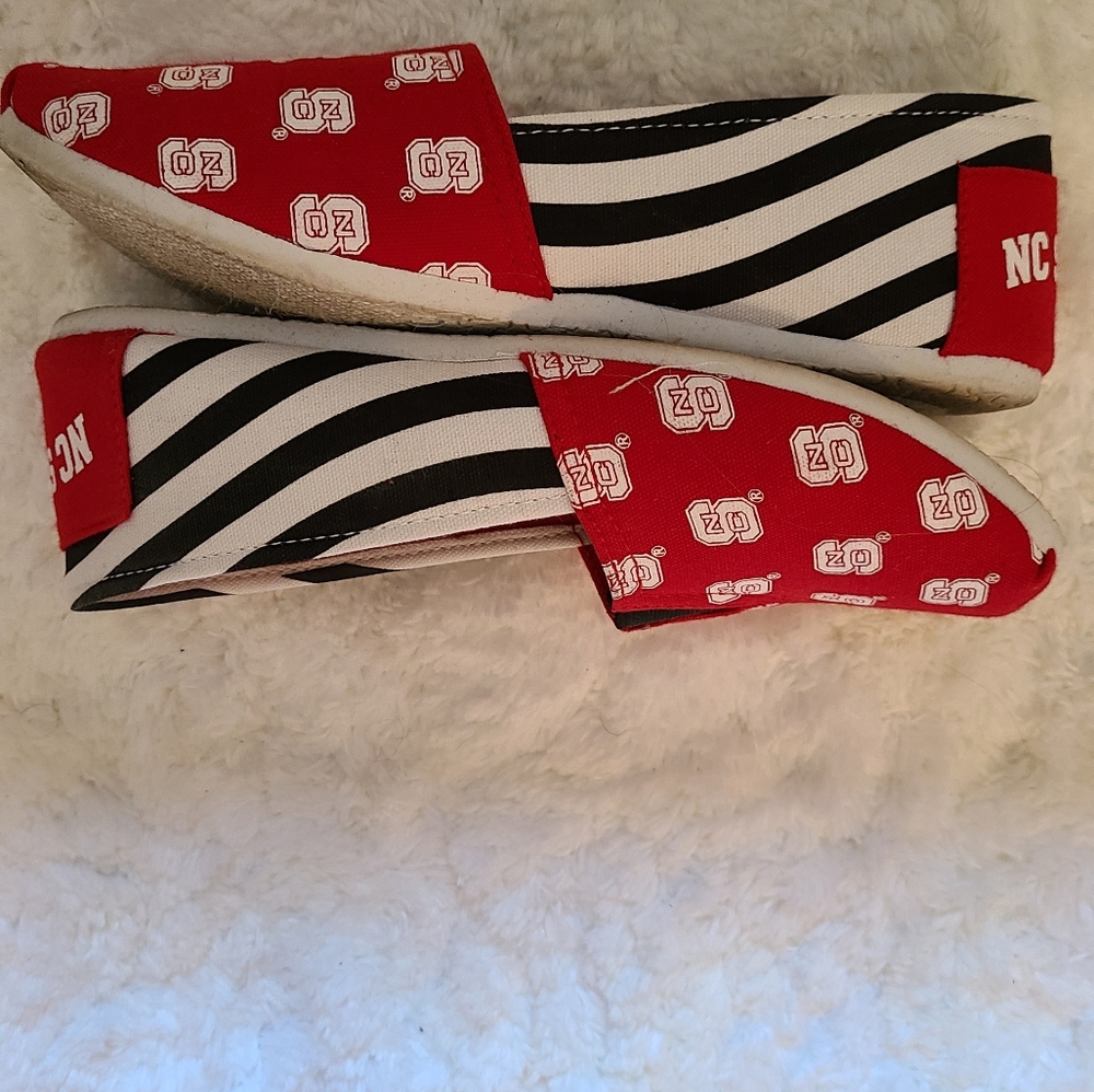 NC State slip on shoes size Medium similar to Toms